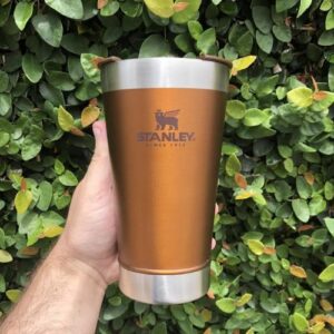 Copo térmico de cerveja com tampa Stanley 473ml